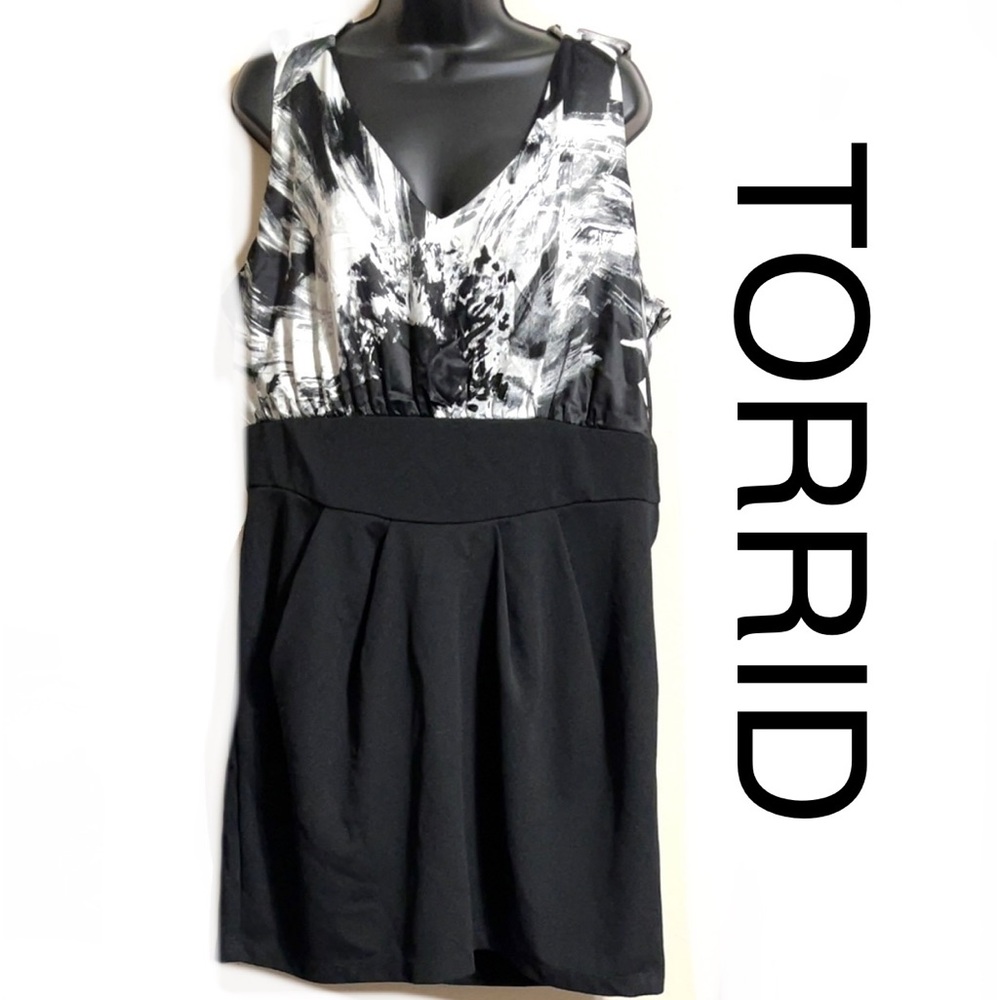 🌺TORRID Pretty Sleeveless Dress🌺